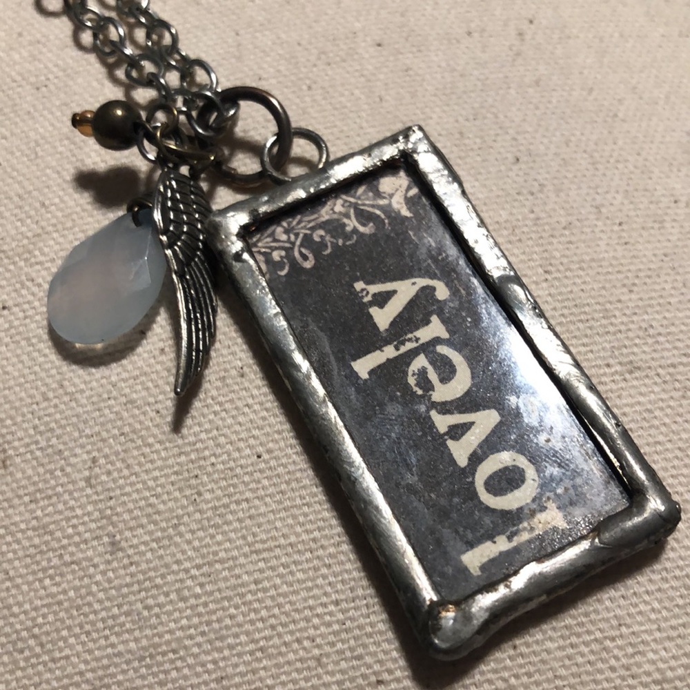 Long charm type necklace - Picture 3 of 4
